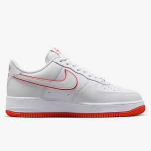 NIKE NWT in box Air Force 1 in white and picante
